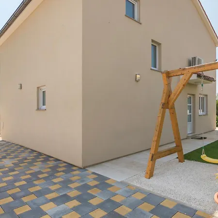 Gorgeous In With Wifi Holiday home Pomer