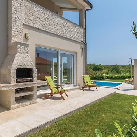 Holiday home Gorgeous In With Wifi Pomer
